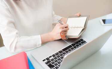 上司への報告魔が評価されてる現実…“仕事してますアピール”は必要なの？