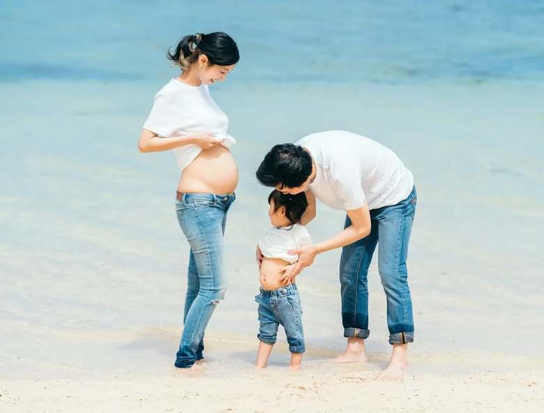 第二子妊娠時、家族3人でのスナップ