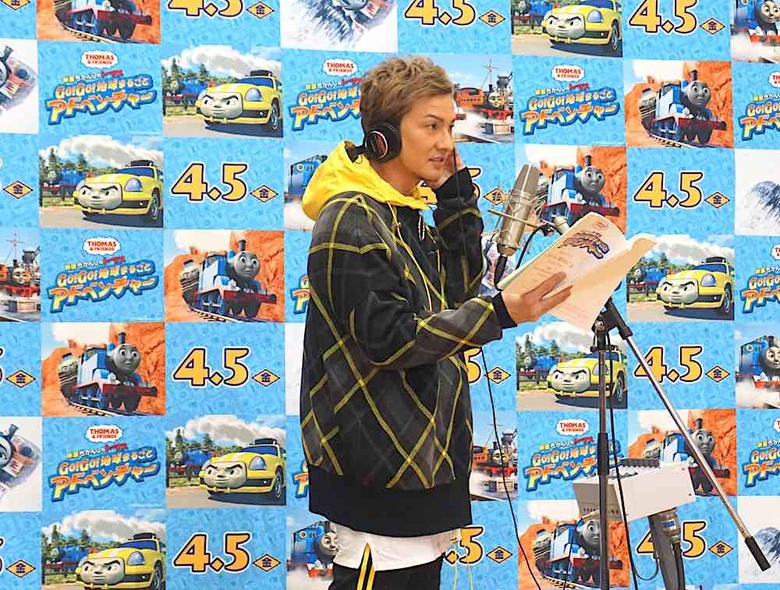 パワフルな声でエースを演じるノリノリのISSAさん