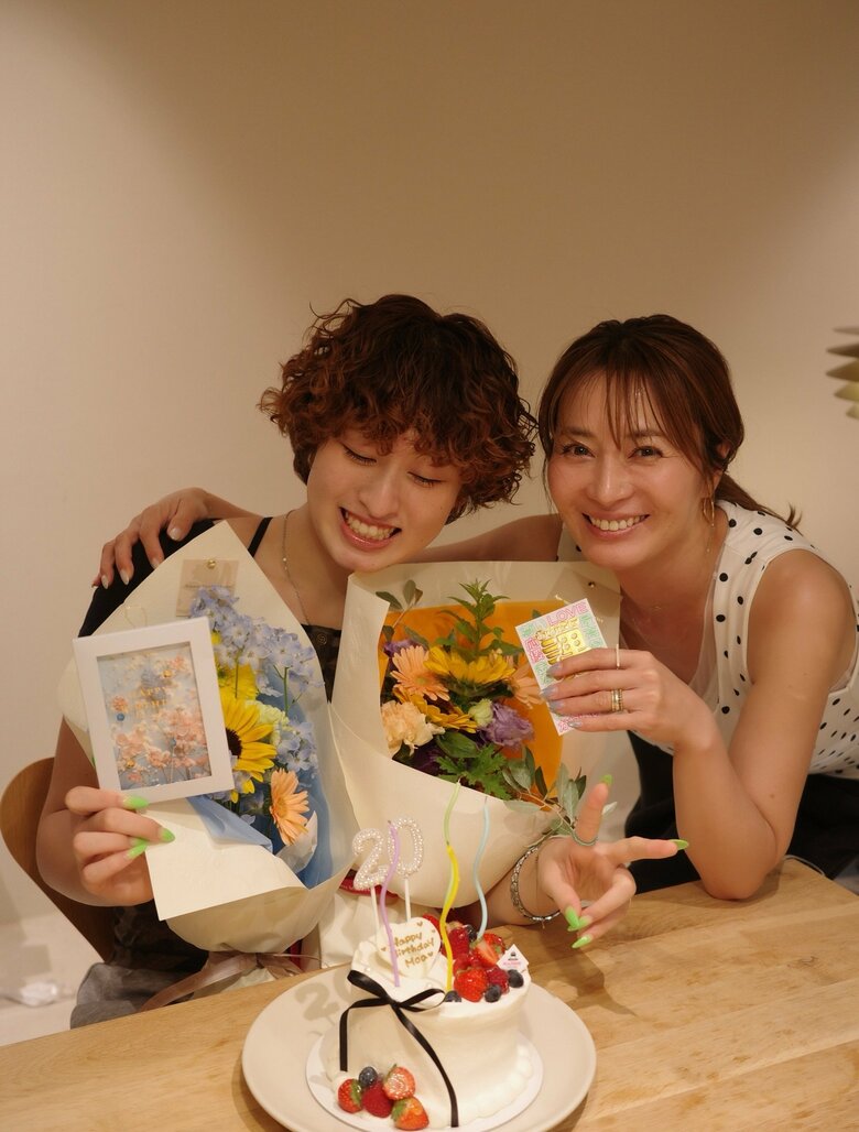 「すっかりお姉さんに」娘のもあさんの20歳の誕生日のお祝い