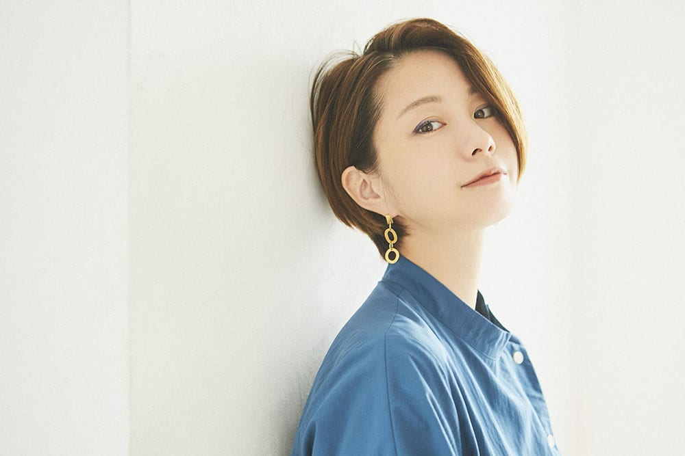 様々なポーズで撮影に応じてくれる田中美保さん