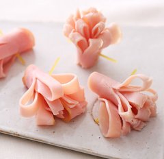 11．「お花ハム」ならどんな地味弁も5秒で華やぐ