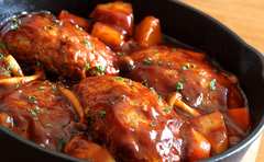 肉汁あふれる和牛・水田さんの煮込みハンバーグ「味の染み込みがヤバい!!」