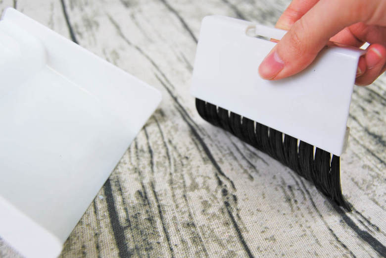 ダイソーのおすすめ商品「ミニちりとり＆ホウキ」のアップ画像