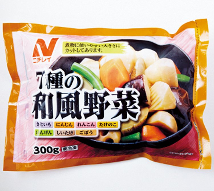 野菜ミックスを入れてひと煮立ちしたら、みそを溶き入れる。
野菜ミックスは「７種の和風野菜」 ㈱ニチレイフーズ 300ｇ入りを使用。