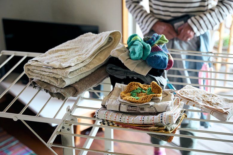 乾いたらスタンドごと取り込み、畳んで仕分けまでスタンドの上で行います