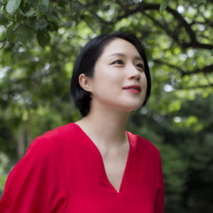 コラムニスト。1981年、大阪府生まれ。2011年、“美女にもかかわらず負けている恋愛エピソード”を収集した著書『負け美女〜ルックスが仇になる〜』（マガジンハウス）でデビュー。『言ってはいけないクソバイス』（ポプラ社）など計14冊の著書を上梓。近年はテレビコメンテーターとしても活躍。