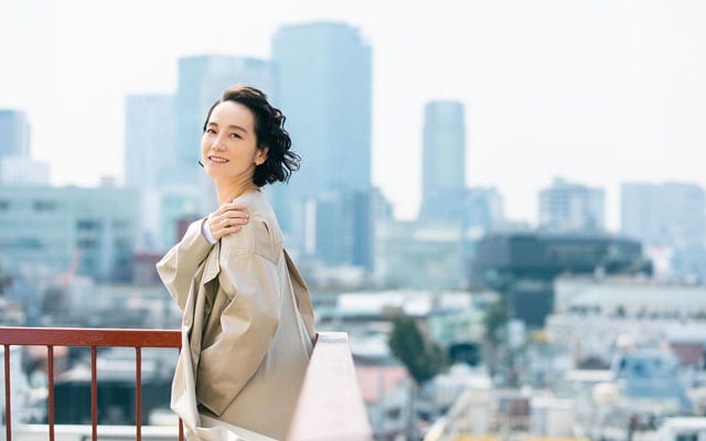 自分でデザインした服を身にまとう篠原ともえさん