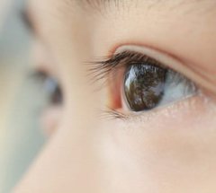 長時間のスマホ閲覧で「内斜視」も…子どもを襲う〝目の筋肉〟の異変