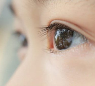 長時間のスマホ閲覧で「内斜視」も…子どもを襲う〝目の筋肉〟の異変