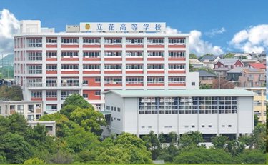 《8割が不登校経験者の私立校》17歳の在校生が語った言葉「学校に行くことは諦めていいから、生きることは諦めないで」