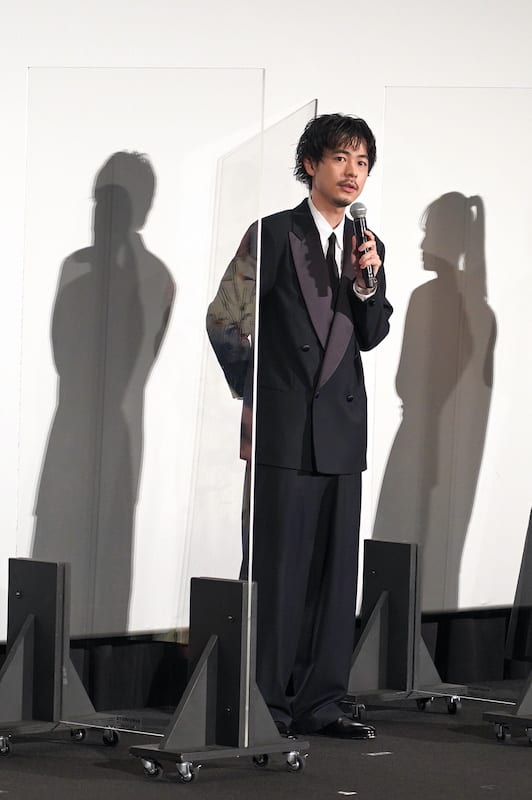 映画『まともじゃないのは君も一緒』に出演した成田凌