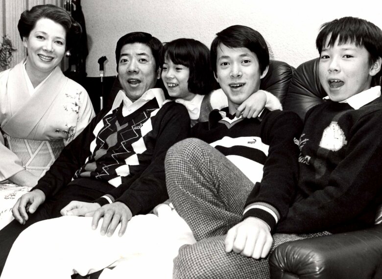 左から西川ヘレン、きよし、長女・かの子、長男・忠志、次男・弘志