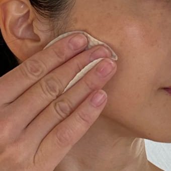 ▲脂や汚れが落ちた肌に美容成分が浸透して、ツルスベになっていく感じ