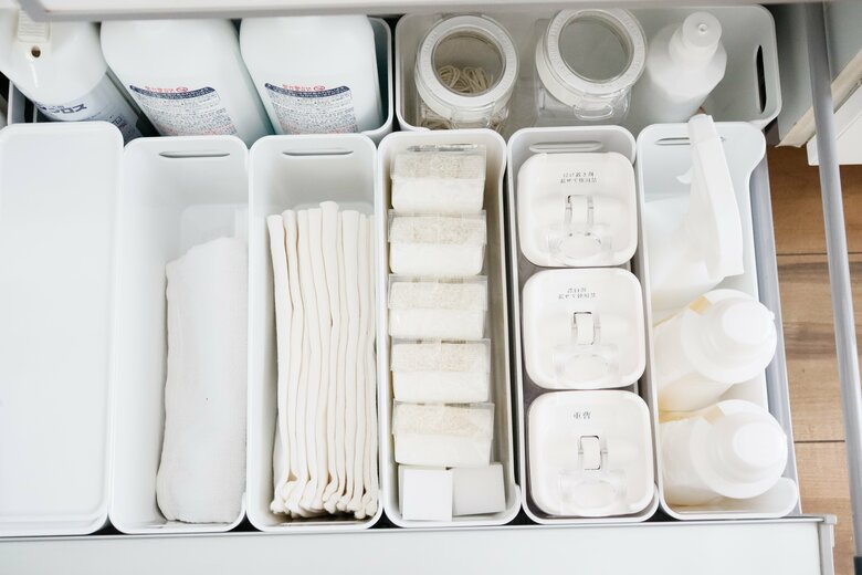 仕切りケースを使って同じ種類ごとにまとめると在庫管理がスムーズに