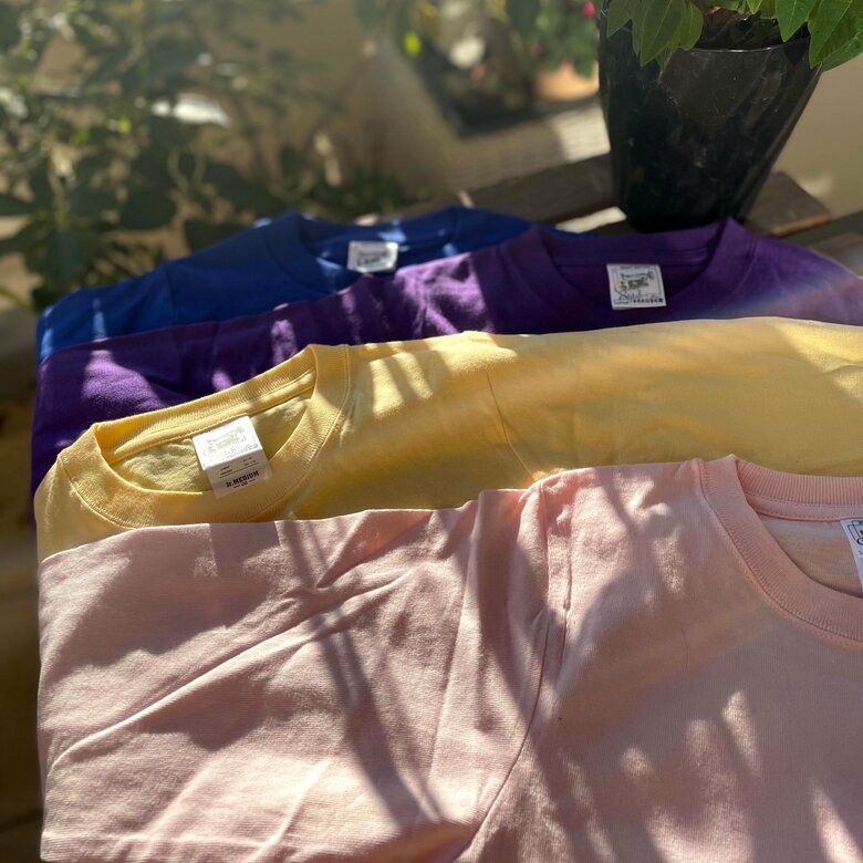 洋服の製造も自社化し、オリジナルの保育園着を作っている