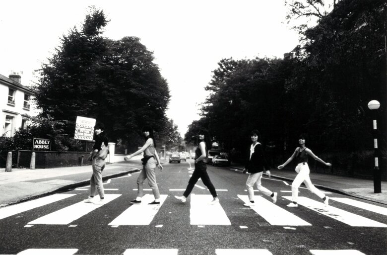 デビュー前に海外で撮影した一枚。ビートルズに敬意を表して