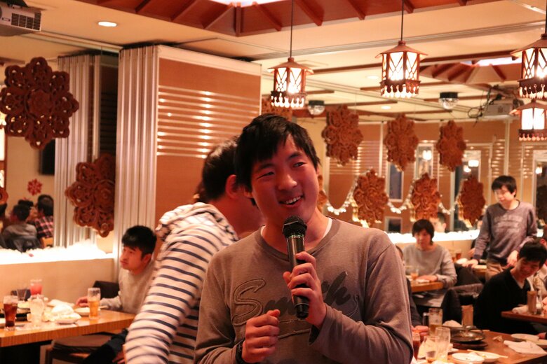 障がいがありながらエフピコダックスで活躍する西田真一さんは勤務時間以外も、従業員同士で楽しく交流している