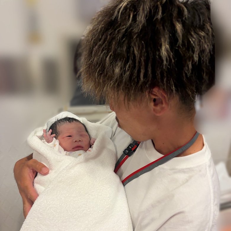 2026年5月には第1子が誕生し、パパとなった