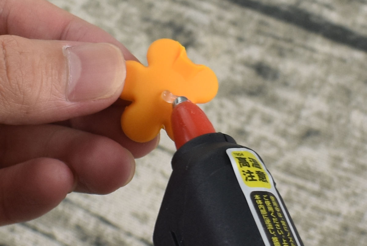 ダイソーのおすすめ商品「グルーガン」の実用画像