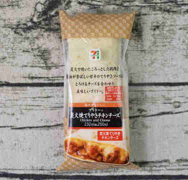 セブン「ブリトー炭火焼てりやきチキンチーズ」スモーキーな香りがふんわり漂う！