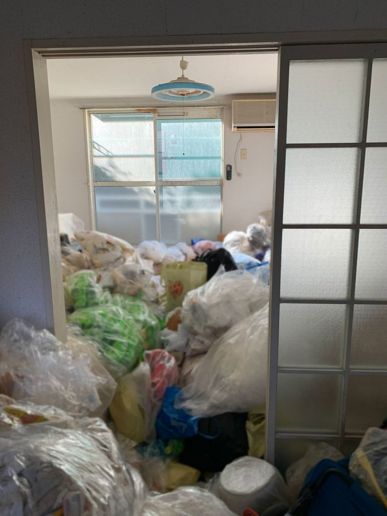 ゴミであふれた依頼者の方の家。それでも捨てられない人は多い