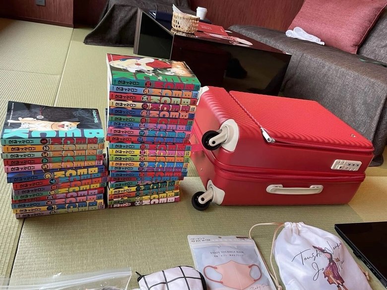 基本的にインドア人間だというOLのミカ。さん。本は旅に欠かせない必須アイテム