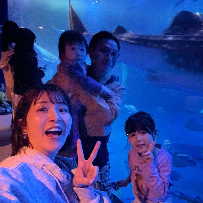 水族館にて家族ですごす休日