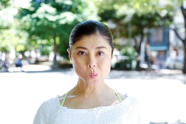 顔ヨガ「ひょっとこ口」で口元のたるみを解消！