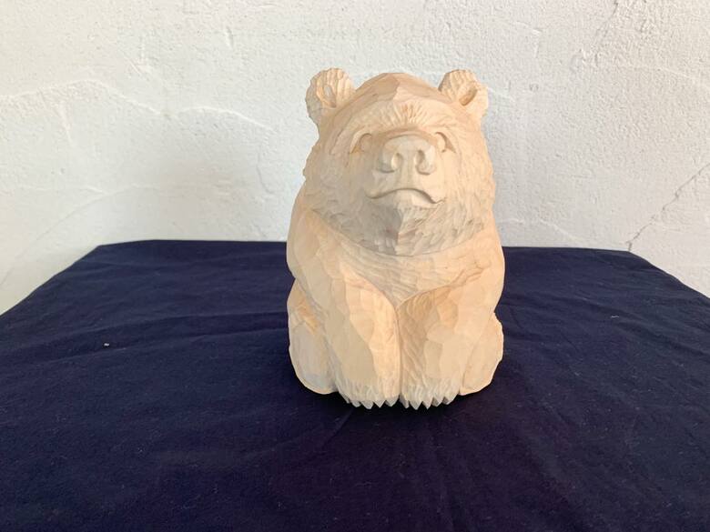 座ったポーズは山田さんのオリジナルだそう