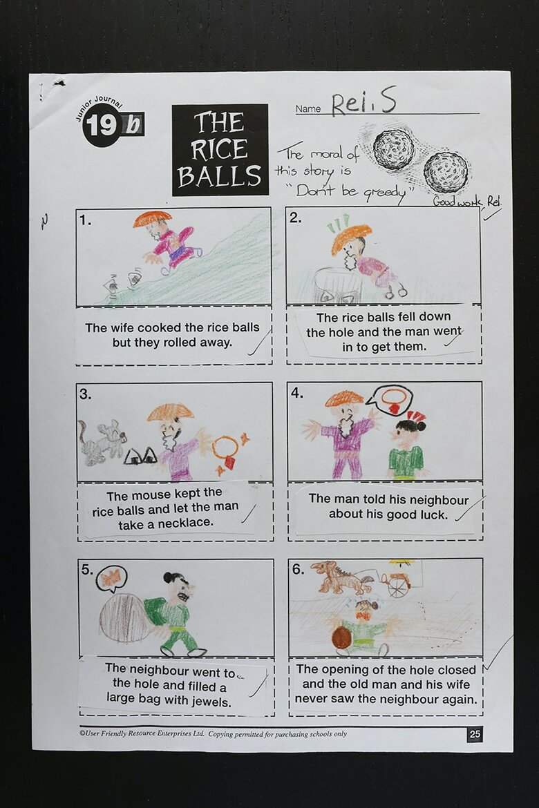 現地の学校で出されたストーリーを描く課題