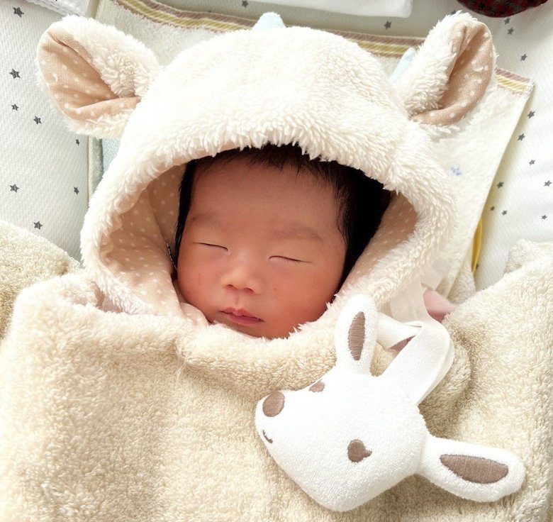 ハジメさんがSNSで公開している長女の寝顔