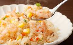 グッチ裕三が20年作り続ける「えびピラフ」安定の旨さの訳