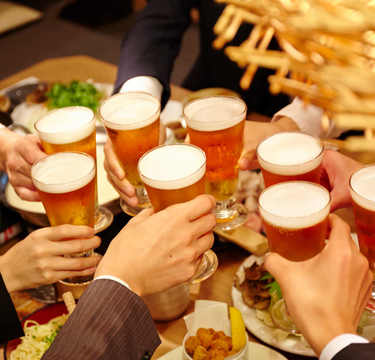 酒癖が悪く飲み会で絡む部下にウンザリ!!酒に溺れる人は救えるのか!?