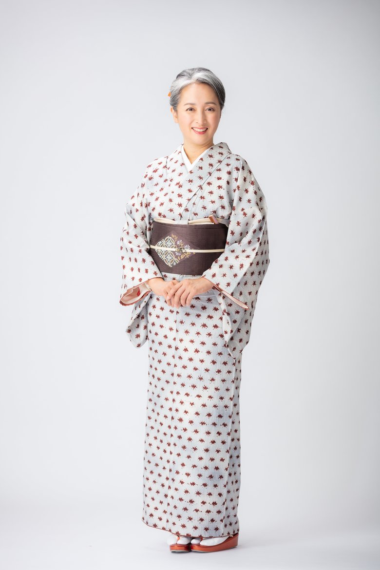 グレイヘアや着物などでたびたび話題に