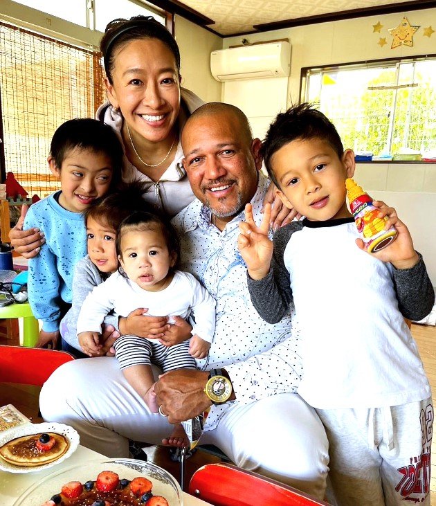 ラミレス夫妻と4人の子どもたち