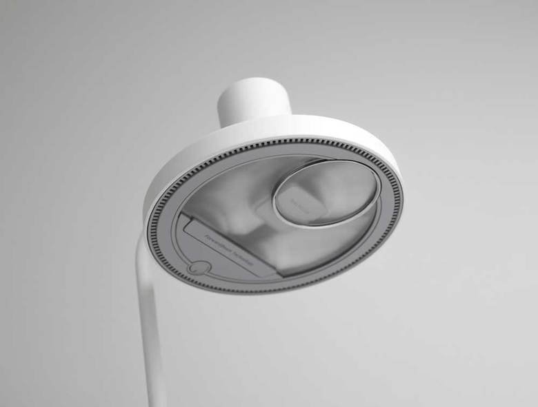 ▲3つのLEDを真上に向けて配置し、ミラーで反射させて前方を照らす