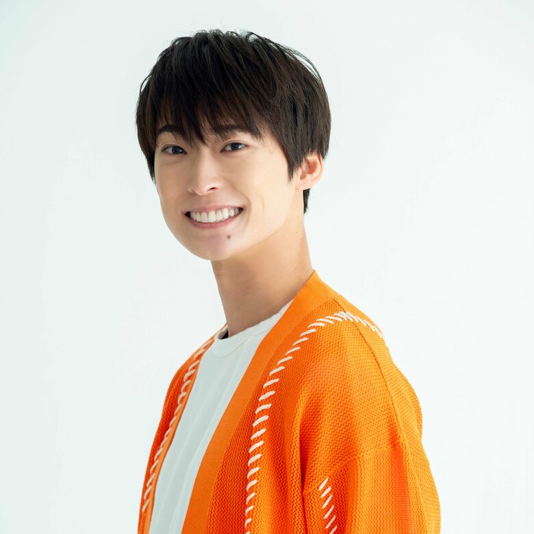 爽やかさは体操のお兄さん卒業後も変わらず！ビビットなカラーも着こなす福尾さん