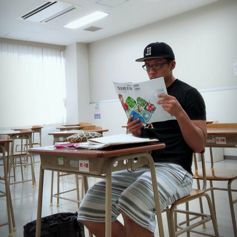 教室で勉強に集中している高校時代の大原さん