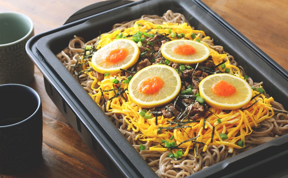ホットプレートで 瓦そば風レシピ 蕎麦を焼く新体験に思わず Chanto Web
