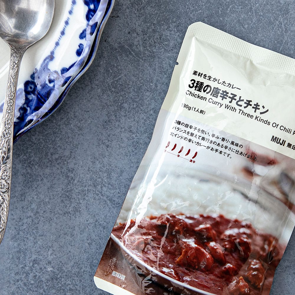 無印良品のレトルトカレー(3種の唐辛子とチキン)