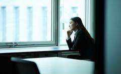 「一匹狼とは割り切って仕事の話だけする」…は職場の正しい選択か!?