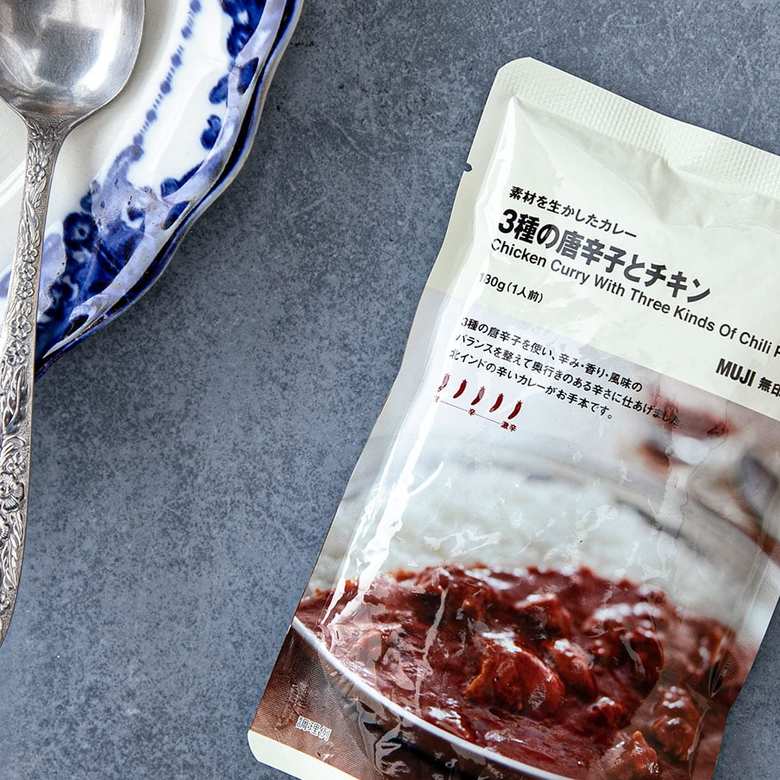 無印良品のレトルトカレー(3種の唐辛子とチキン)