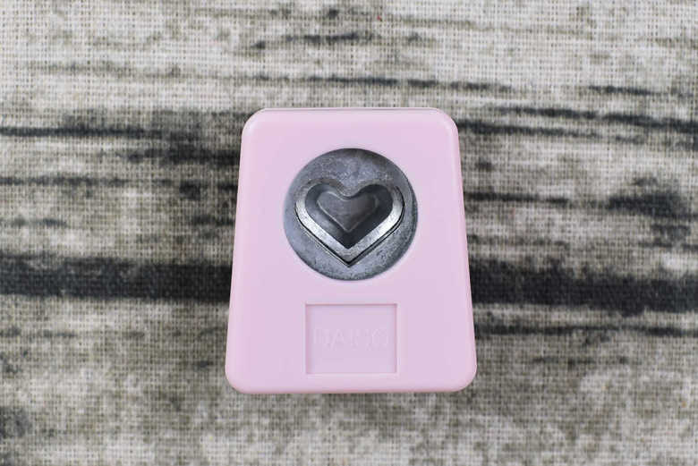 ダイソーの人気文房具クラフトパンチ (ハート型)の商品裏画像