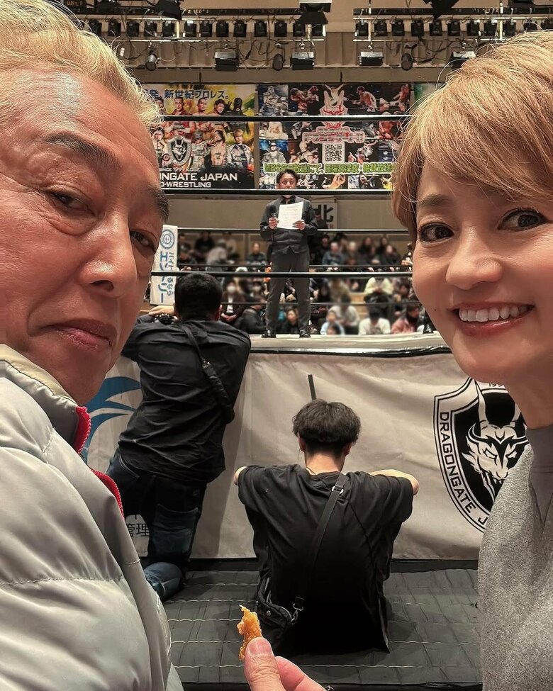 夫婦でプロレス観戦に