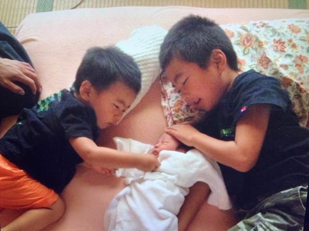 赤ちゃんと兄弟