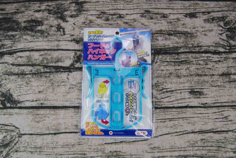 セリアのおすすめ商品「フード＆ハイネックハンガー」のパッケージ画像