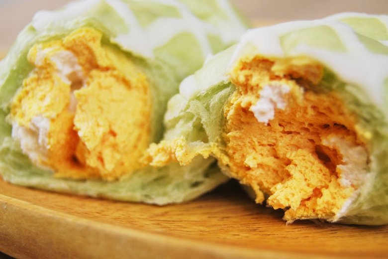 ファミマの人気の菓子パン「メロンクリームコロネ」の実物画像