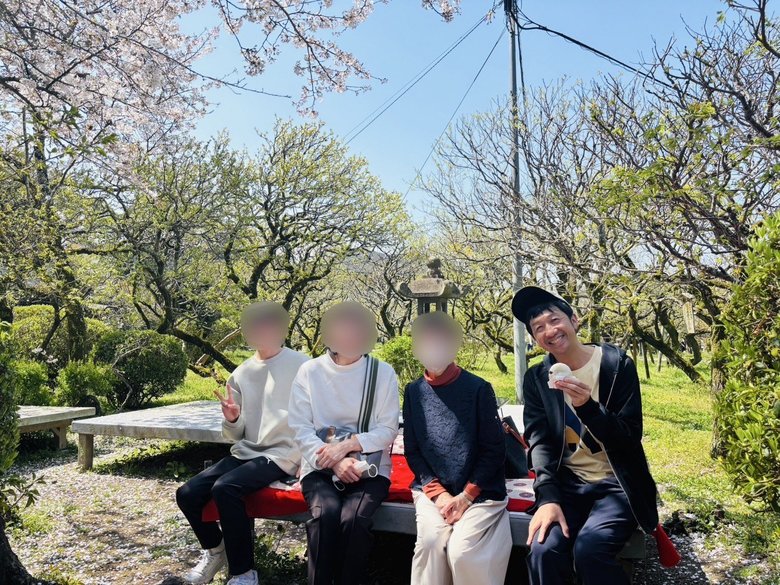 福岡移住後に撮った家族写真。いちばん左が息子さん、左から2番目が奥さん