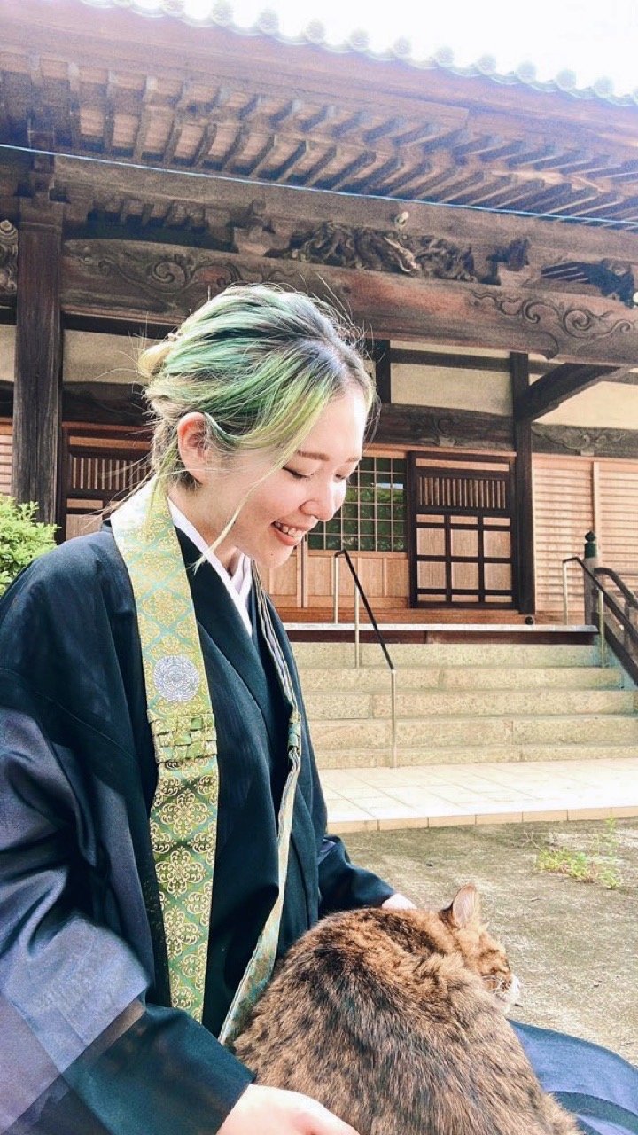 僧侶の片岡妙晶さん